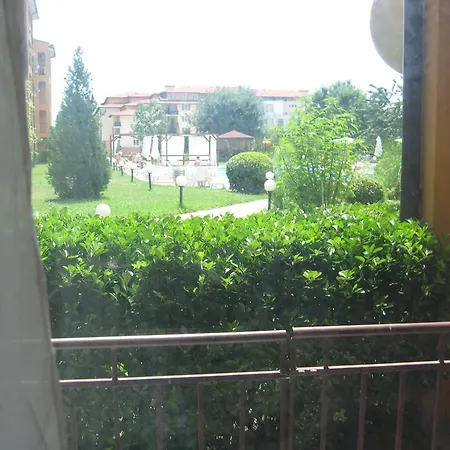 Chateau Aheloy 3* 帕莫瑞