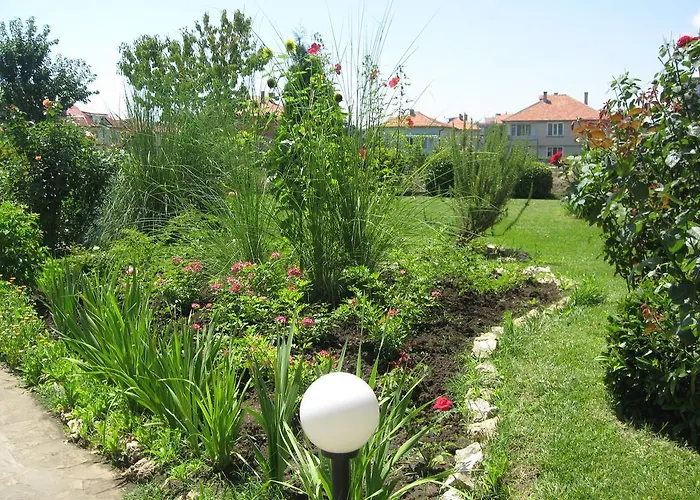 Chateau Aheloy 3* Поморие