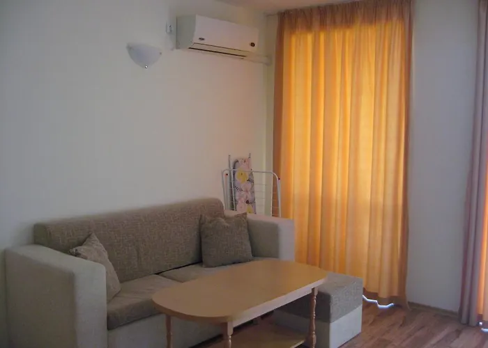 Chateau Aheloy Апарт-отель 3*