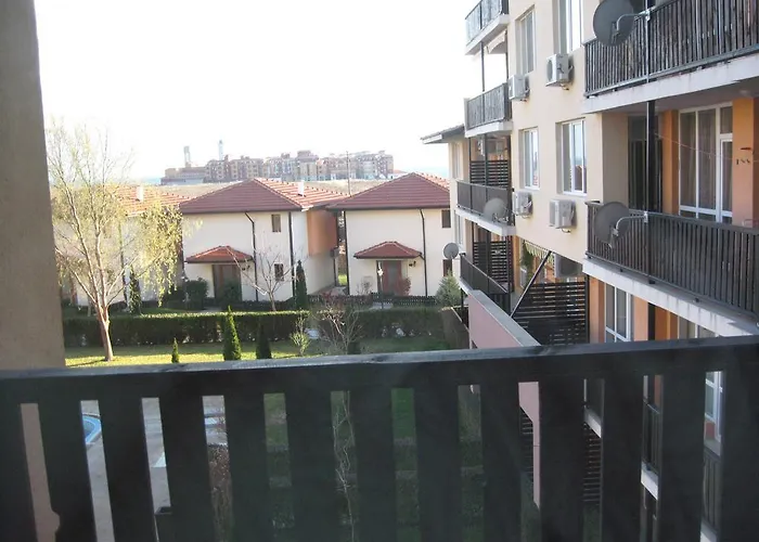 Chateau Aheloy Апарт-отель Поморие